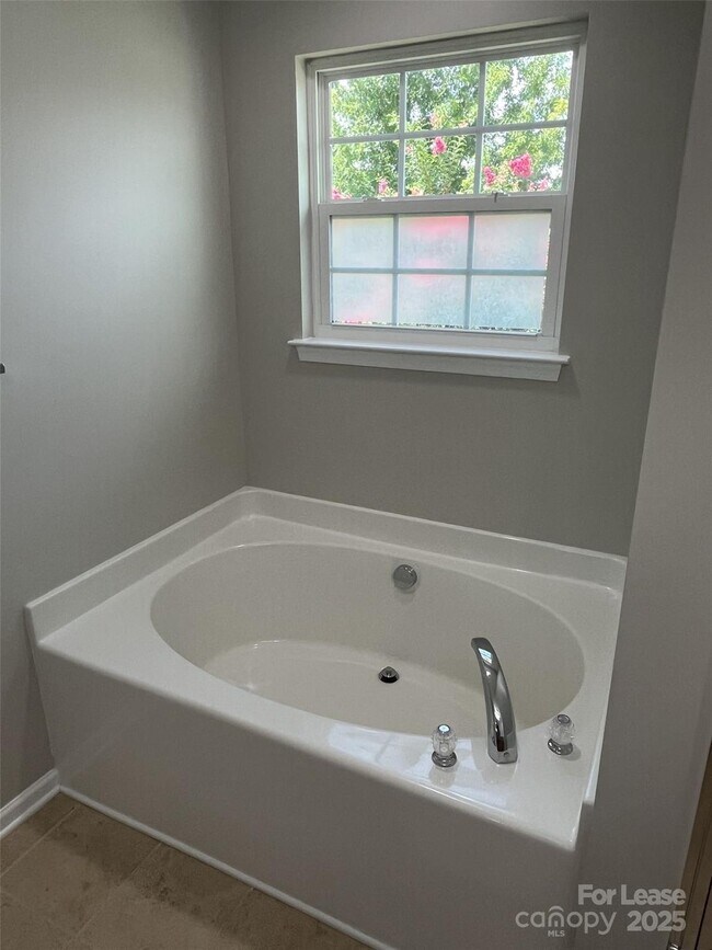 Building Photo - 10855 Tailwater St