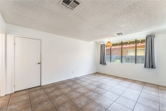 Building Photo - 2655 Par 4 Ln