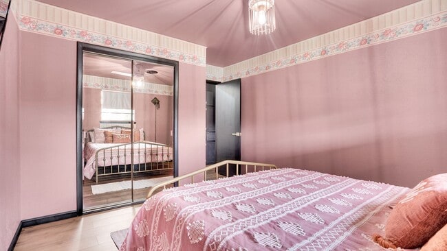 Building Photo - Fully furnished Airbnb with a pool
