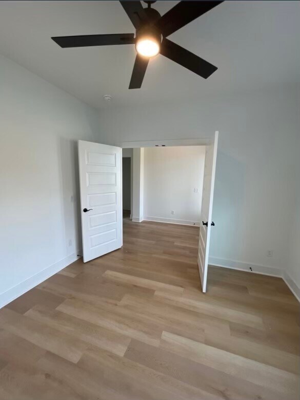 Building Photo - 5837 Lavender Ave