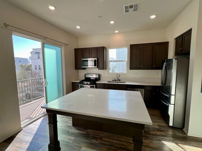 Building Photo - Luxury Living at Suwerte 2 Bedroom 2.5 Bat...