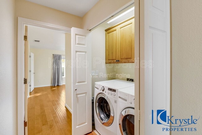 Building Photo - 664 Julmar Cir