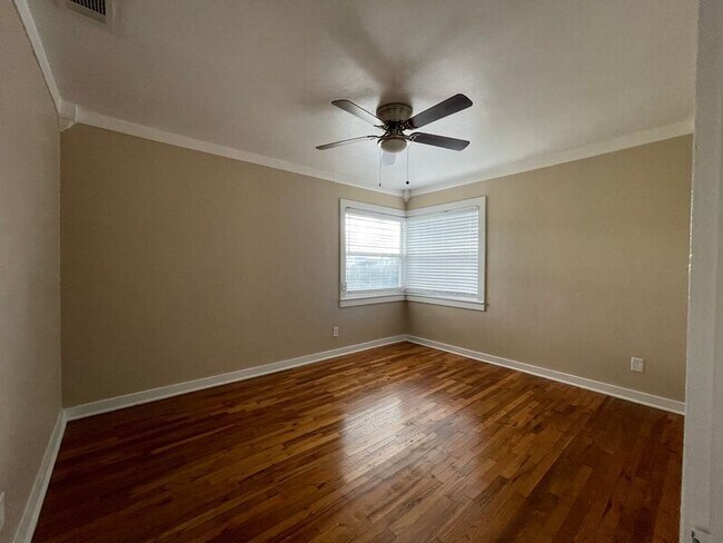 Building Photo - 1918 E Main St