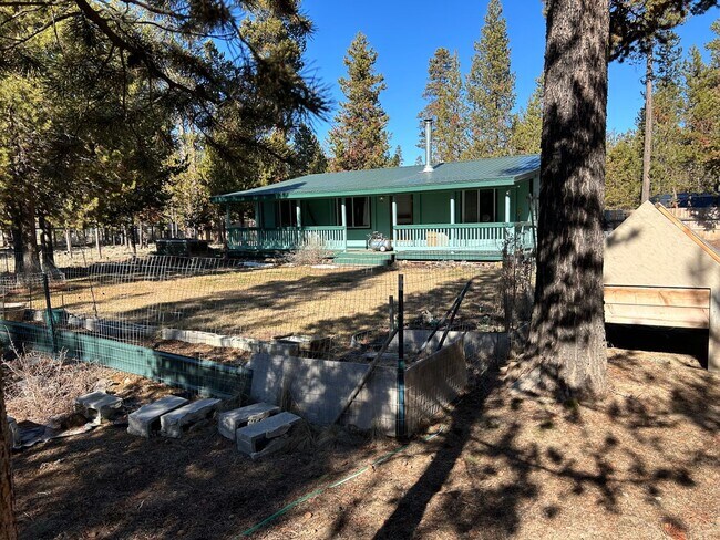 Building Photo - 52405 Antler Ln