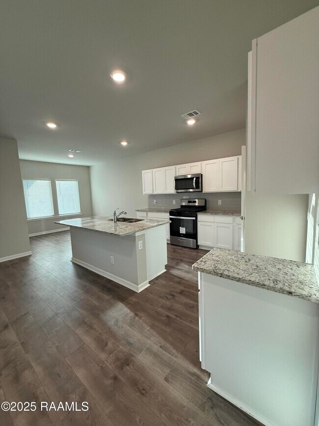 Building Photo - 200 Broussard Hl Dr