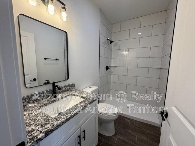 Building Photo - 2122 N Ralph Ave