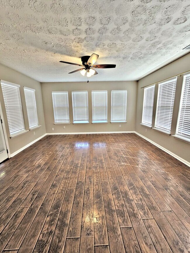Building Photo - 2402 Harpeth Pl SW