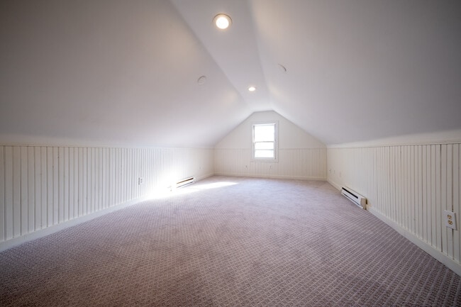 Building Photo - 3950 Hubbard Ave N