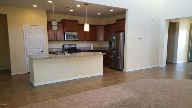 Building Photo - Beautiful 5 bed 3 bath home in Ocotillo Waters