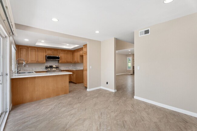Building Photo - Beautiful Yorba Linda 3 Bedroom 2.5 Bathro...