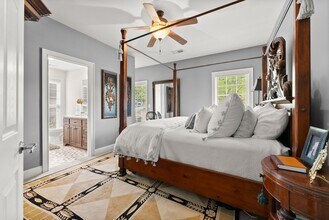 Building Photo - Charming, Step-Less 2 bedroom home with Private Patio Near Lake Lanier