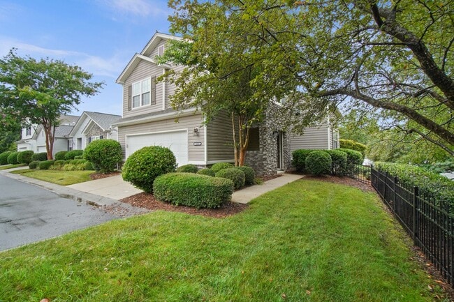 Building Photo - Located in Highland Creek