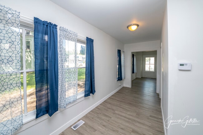 Building Photo - 213 N Main St