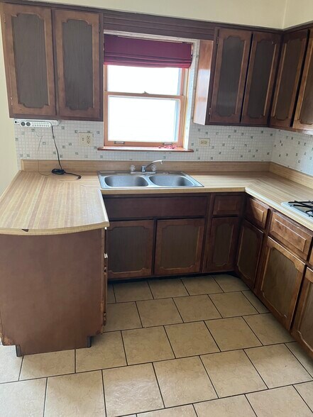 Building Photo - 2725 N 75th Ave