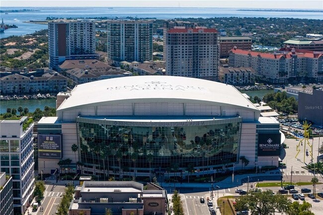 Building Photo - 1212 E Whiting St