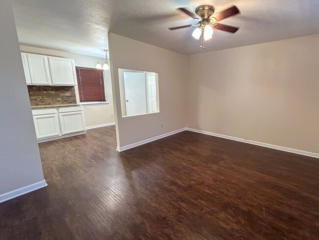 Building Photo - Charming Chico 4 bedroom 2 Bath