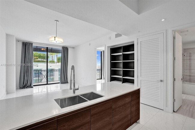 Building Photo - 301 Altara Ave