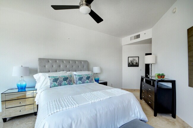 Building Photo - 550 Okeechobee Blvd