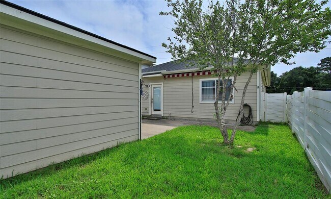 Building Photo - 3902 Mossy Pl Ln