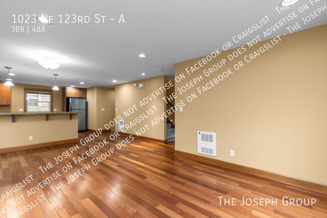 Building Photo - 1023 NE 123rd St