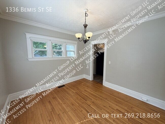 Building Photo - 1336 Bemis St SE