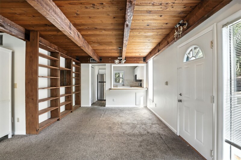 Building Photo - 211 Fairway Dr.