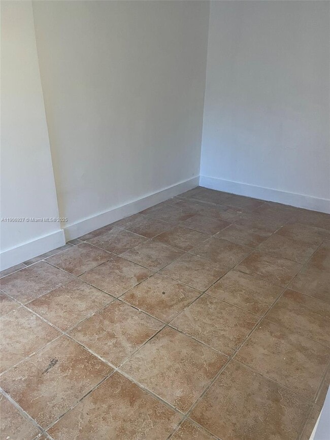 Building Photo - 746 NE 80th St