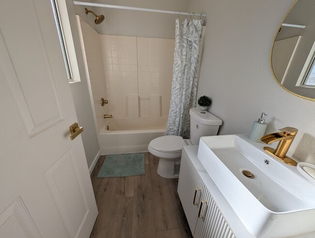 Building Photo - Perfect Family Home: 3-Bedroom, 2-Bath Gem