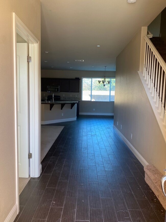 Building Photo - Beautiful 2 story Home in gated community ...