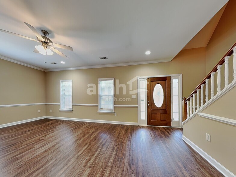 Building Photo - 3150 Glenshire Dr