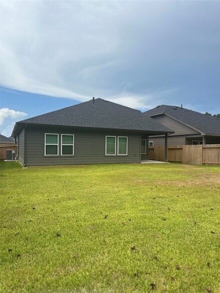 Building Photo - 16779 Country W Dr