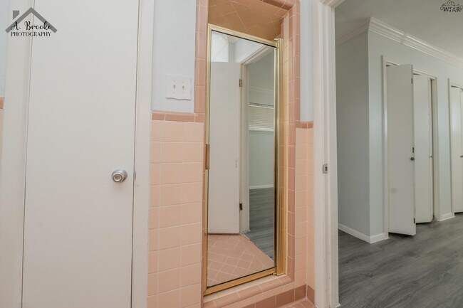 Building Photo - 2725 Devon Rd