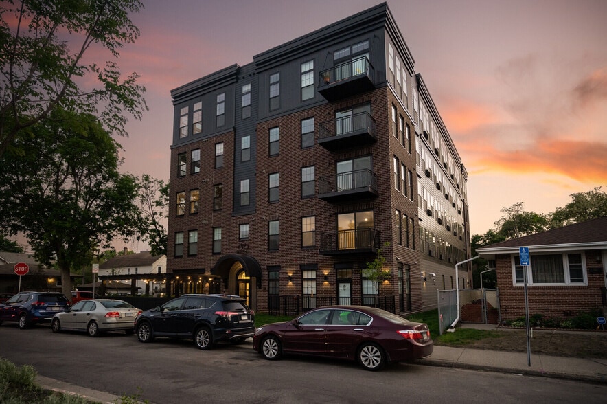 Building Photo - 1000 Main