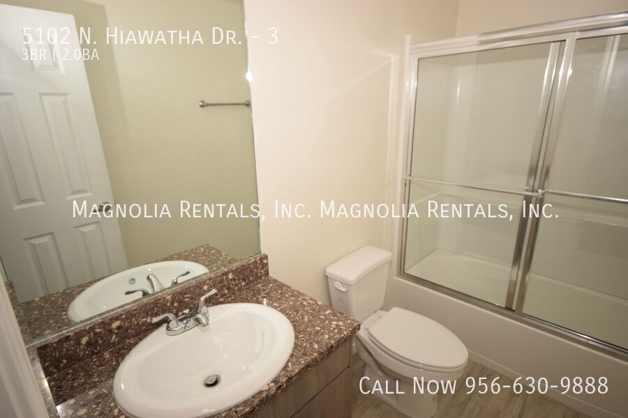 Building Photo - 5102 N Hiawatha Dr