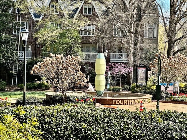 Building Photo - 229 N Poplar St