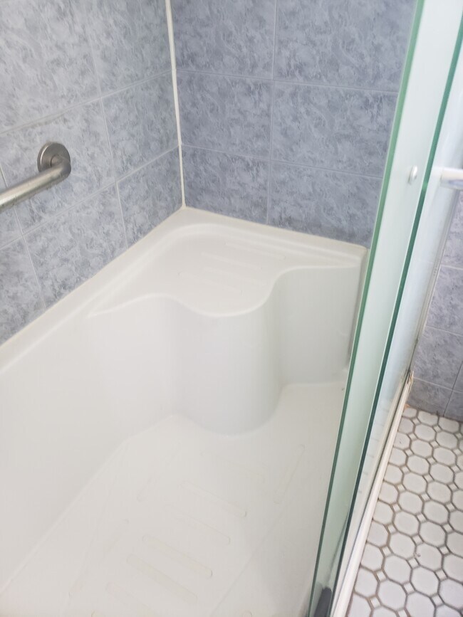 Building Photo - 19 Maplewood Ave