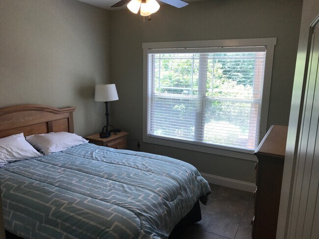 Building Photo - 263 Solamere Ln