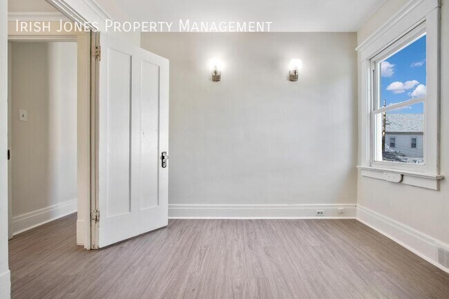 Building Photo - 2518 Delaware Ave