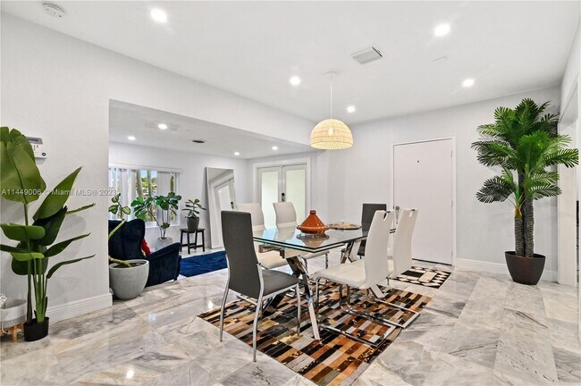 Building Photo - 5841 SW 58th Ter