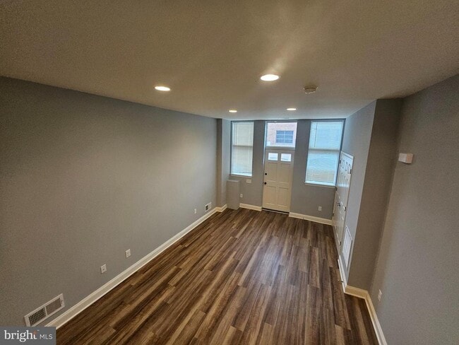 Building Photo - 430 S Bond St