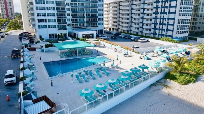 Building Photo - 3140 S Ocean Dr