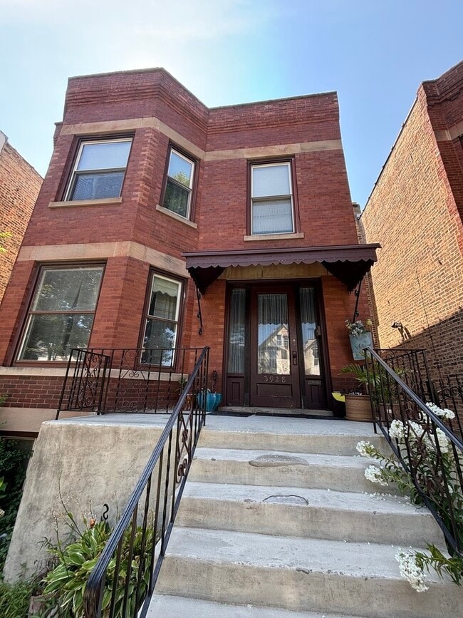 Primary Photo - 3928 N Albany Ave