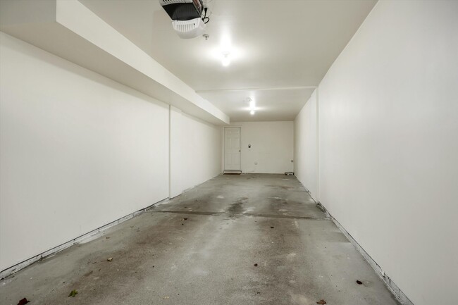 Building Photo - 3187 Camden Dr