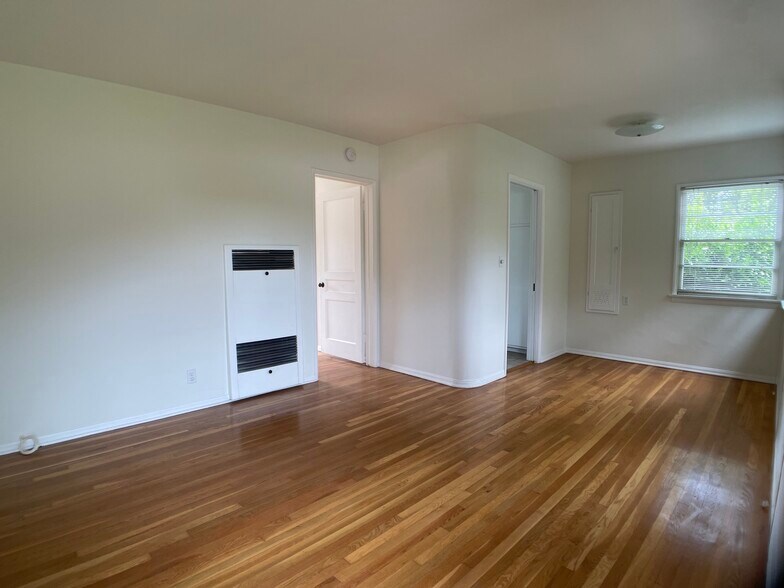 Living Room - 1008 Euclid St