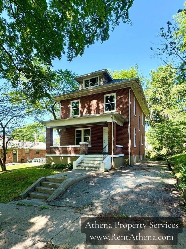 Building Photo - 5 Bedroom / 2 Bath House - Near SEMO's Cam...