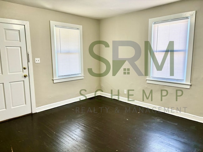 Building Photo - Spacious 2 bedroom home near Churchill Downs- Section 8 accepted