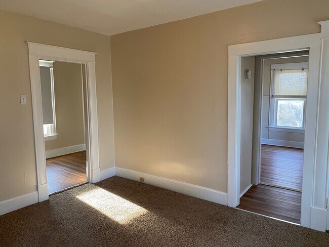 Building Photo - 123 Teckla Ave