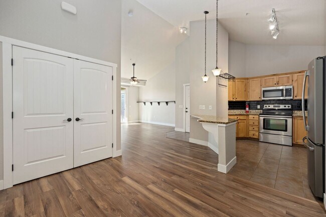 Building Photo - Bright 2 Bed, 2 Bath Condo in Fort Collins!!