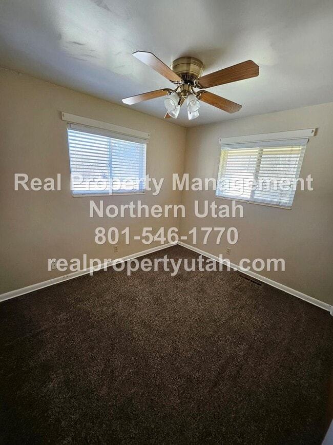 Building Photo - 3 Bedroom 2 Bath Ogden Duplex