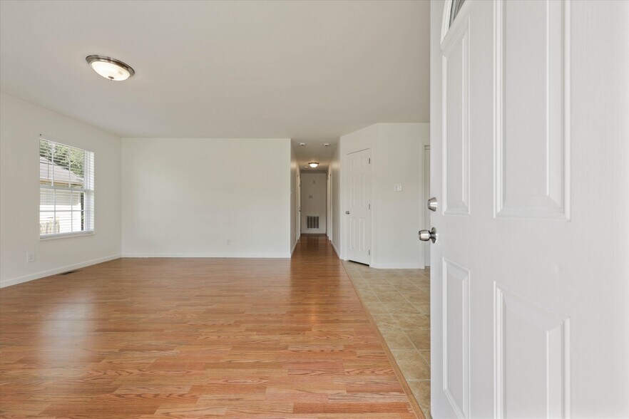 Building Photo - 206 W Edison St